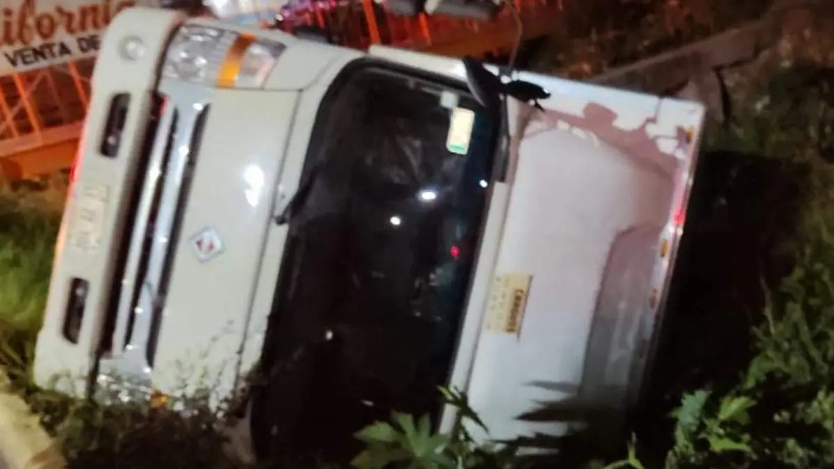 accidente de camion de carga en Tehuacan